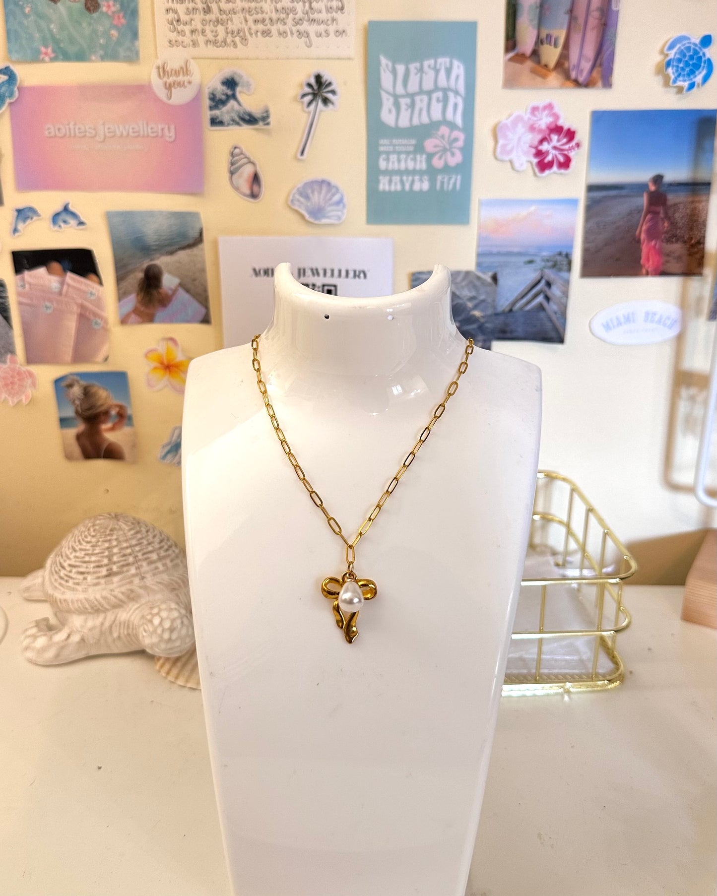 Elegant Bow Necklace