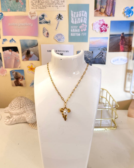 Elegant Bow Necklace